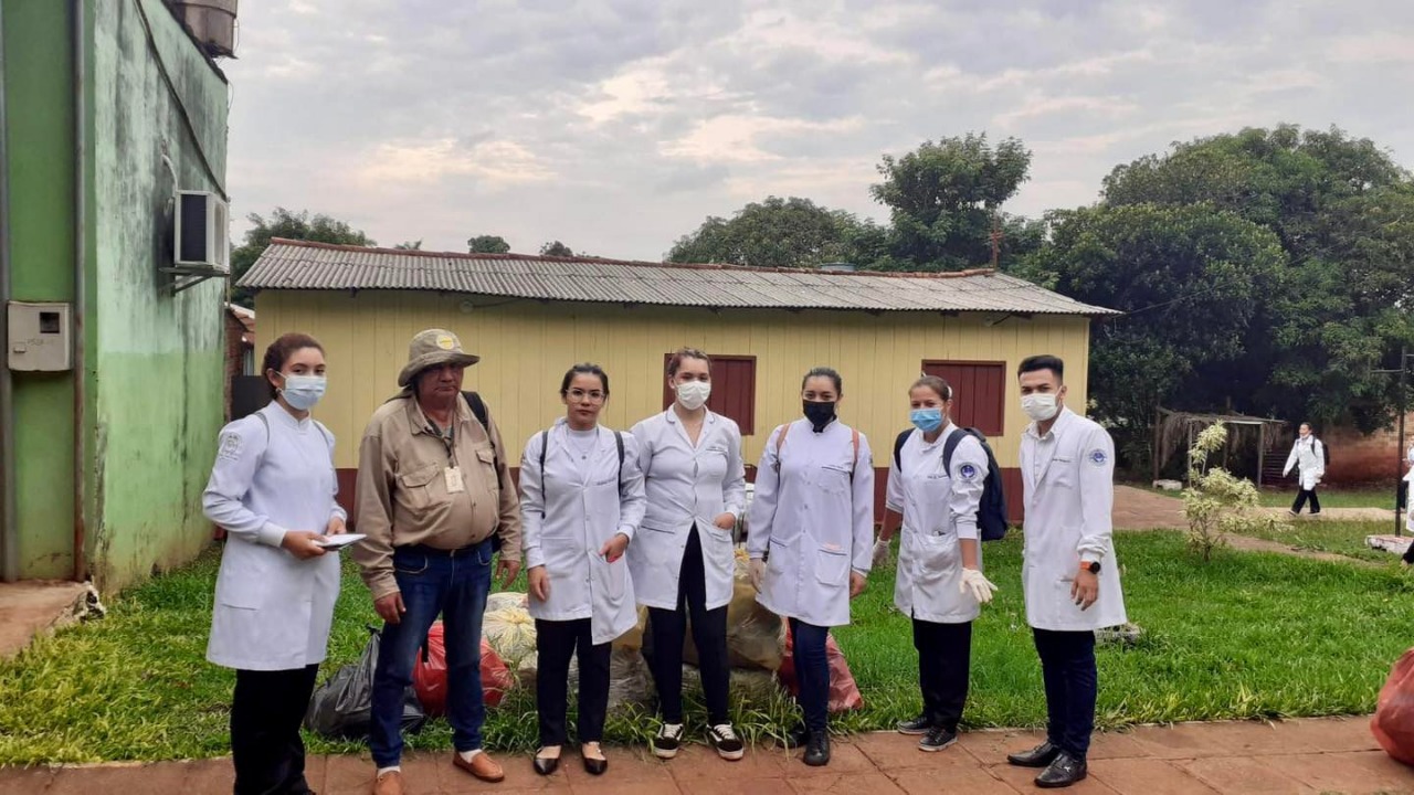 Facultad de Ciencias de la Salud  alumnos de Enfermería UPE realizan minga ambiental